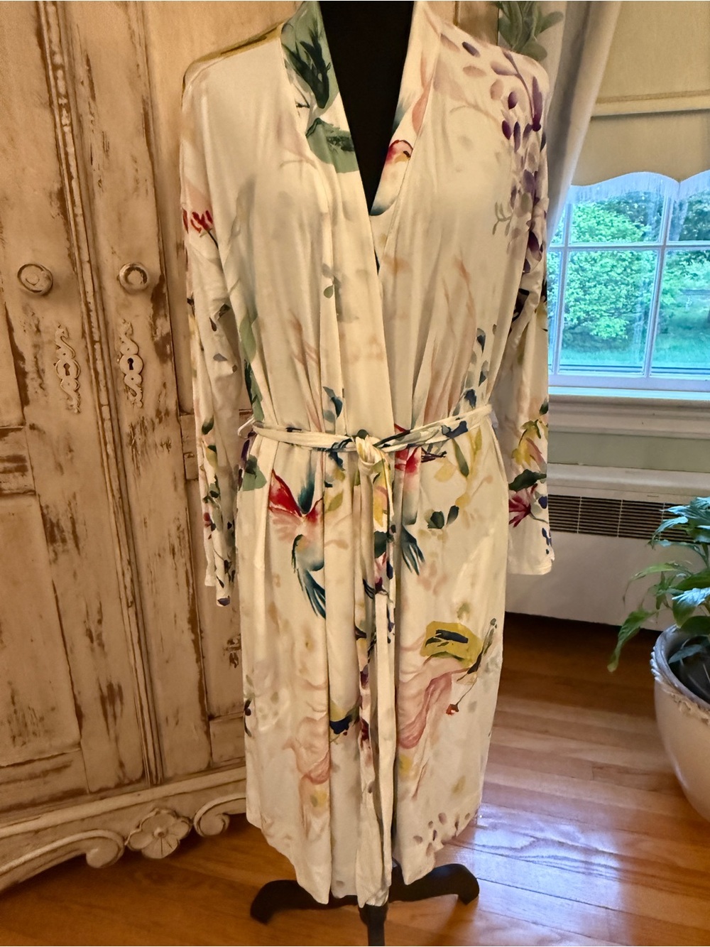 Soma Cool Nights Wildflowers bird print short robe. Medium. Lounge, cozy